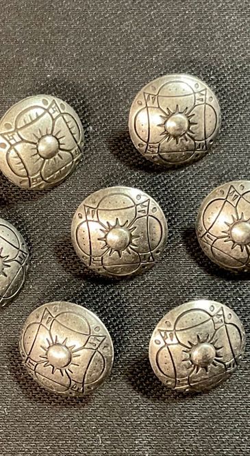 Hovedbilde Tinnknapp 4-kløver/ Ulvik mørk 15 mm