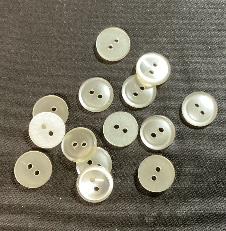 Blank/ hvit plastknapp 18mm 