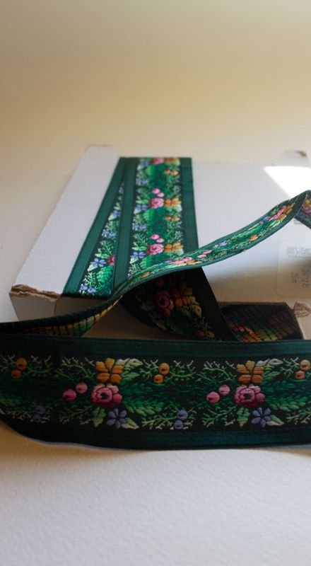 Blomsterbånd, grønn blomstret 23mm